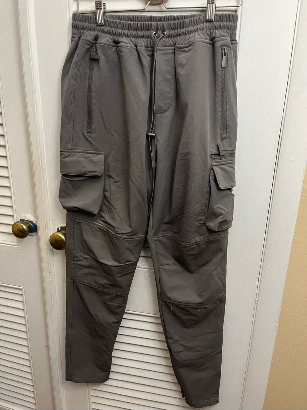 Raith Men’s Gray Cargo Jogger Pants. Size Large. Elastic Waist. Drawstring